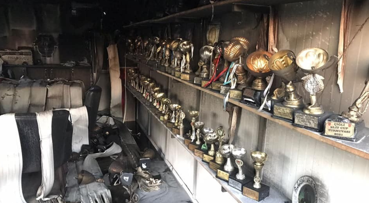 Her şeyin küle döndüğü konteynerde bir tek şehidin emanetleri yanmadı